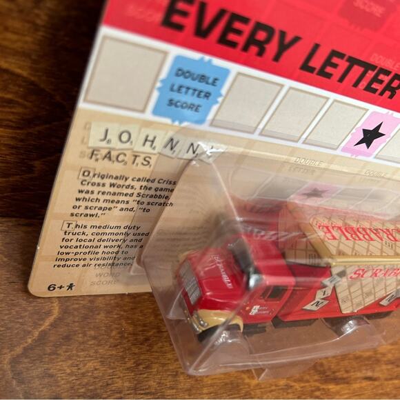 JOHNNY LIGHTNING Scrabble 1999 International Cargo Truck - Picture 4 of 4